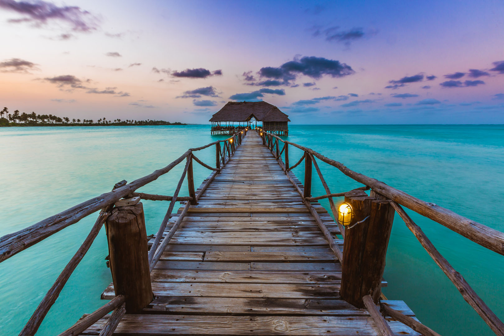 Zanzibar strand med hvit sand og turkis vann